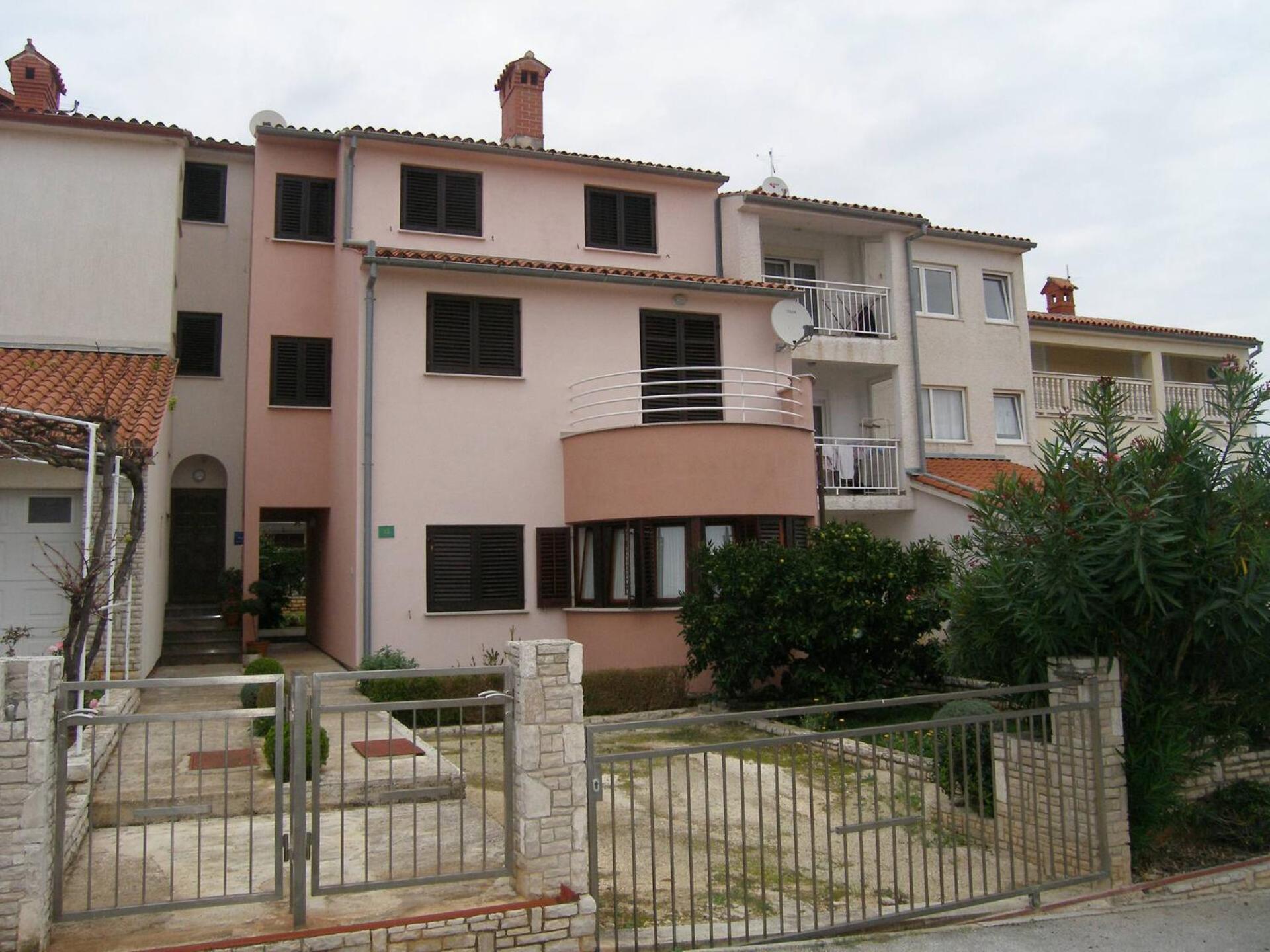 Lorena Apartments In Pula Exterior photo
